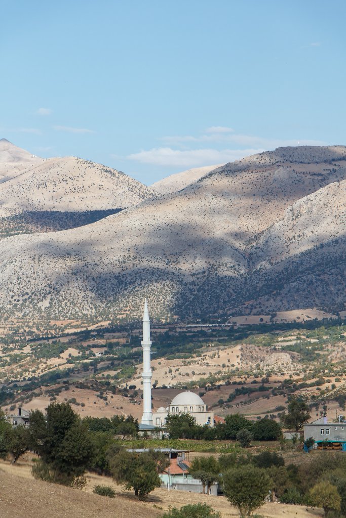 05-Mosque in Tegmenli.jpg